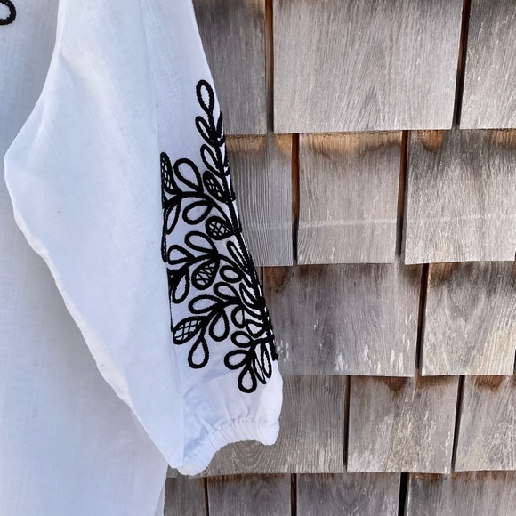 Talbots White Tunic with Black Embroidery - Picture 4 of 6